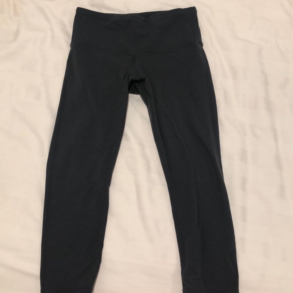 Gray cropped lulu leggings, lightly worn size 2